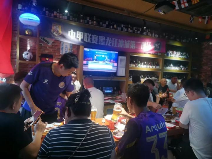 辽宁vs福建视频直播间，一场球，两桌烧烤，三壶茶，我看的是人情味儿
